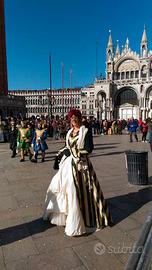 vestito ottocento in seta beige con soprabito