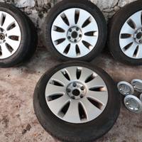4 cerchi Audi da 16 con gomme da neve 205-55
