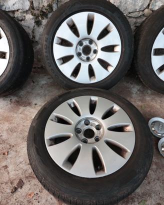 4 cerchi Audi da 16 con gomme da neve 205-55