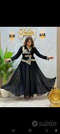 Abaya eleganti e di vari stili  
