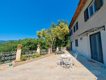 Casa 180 mq ristrutturata-giardino e terreno