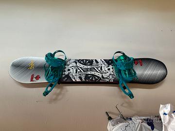 Snowboard NITRO Rook 154 cm + attacchi RAIDEN