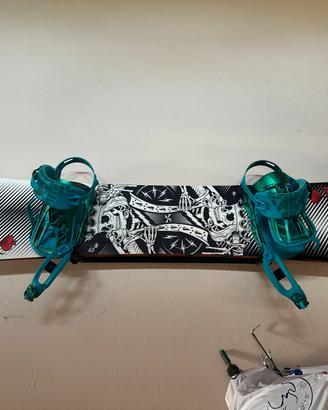 Snowboard NITRO Rook 154 cm + attacchi RAIDEN