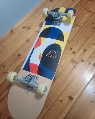 skateboard nuovo con protezioni