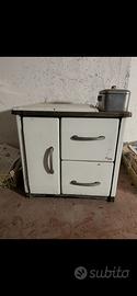 Stufa a legno vintage, anni 50/60
