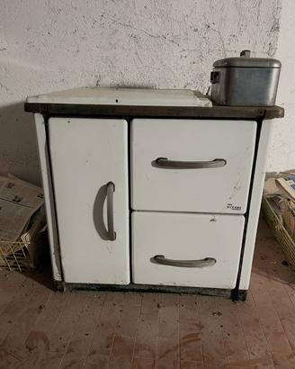 Stufa a legno vintage, anni 50/60