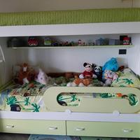 Cameretta bambini con letti a castello/scale/anta