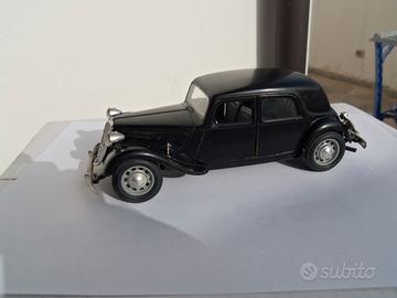 Burago scala 1-24=Citroen T.A. 15 CV-Discrete cond