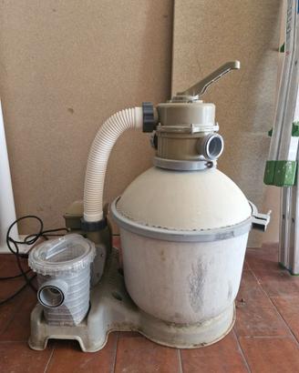 Filtro a sabbia per piscina esterna