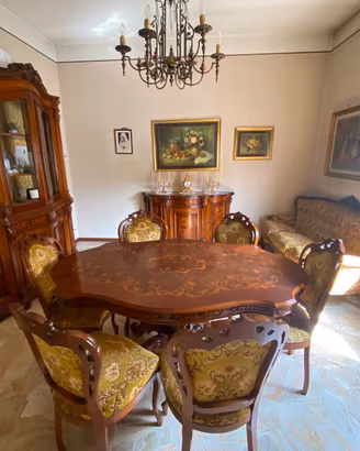 Sala da pranzo in noce e radica intarsiata copleta