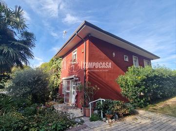 VILLA DEI SOGNI IMMERSA NEL VERDE E NELLA TRANQUIL