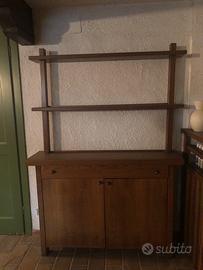 Credenza con piattiera