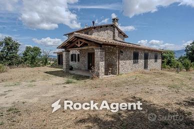 Villa di 330 m² con più di 5 locali e box auto a C