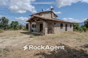 Villa di 330 m² con più di 5 locali e box auto a C