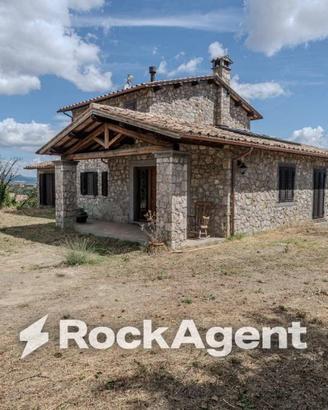 Villa di 330 m² con più di 5 locali e box auto a C
