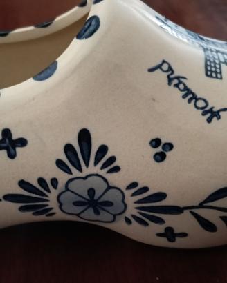 Scarpetta in ceramica olandese.