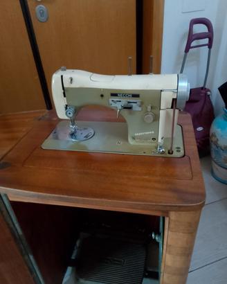 Macchina Per Cucire Necchi