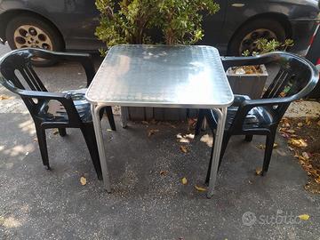 Tavolo e sedie da esterno 