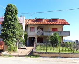 VILLA SINGOLA A CASTEL DI LAMA