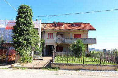 VILLA SINGOLA A CASTEL DI LAMA