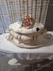 zuppiera e piatto stile Capodimonte