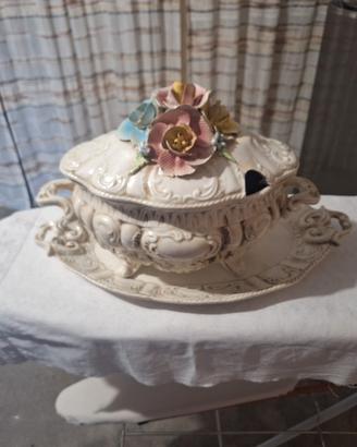zuppiera e piatto stile Capodimonte