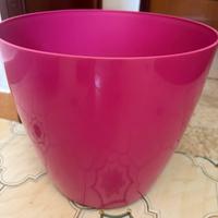 Vaso in plastica con ruote altezza 28 cm