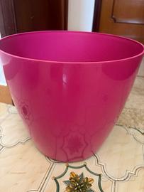 Vaso in plastica con ruote altezza 28 cm