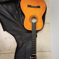 Chitarra classica con custodia