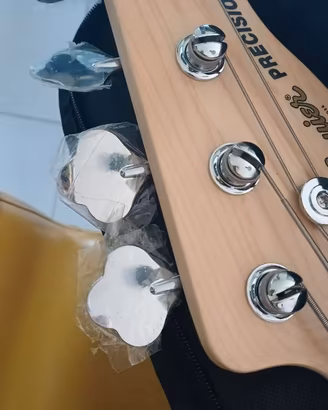 Basso Squier + Ampli Fender Rumble 15 - NUOVO