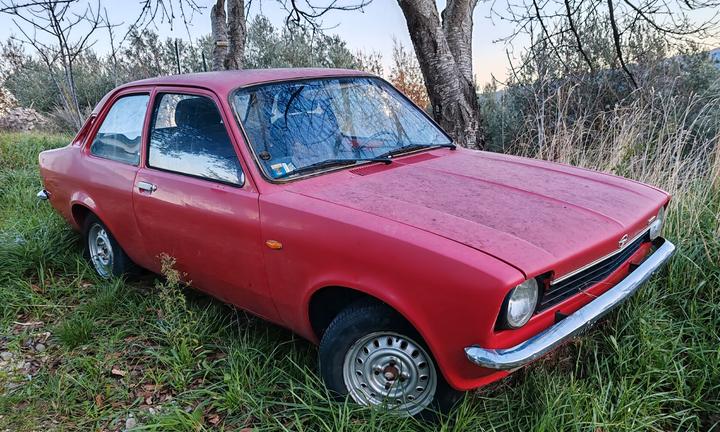 Auto d'epoca Opel Kadett Coupe da restauro 