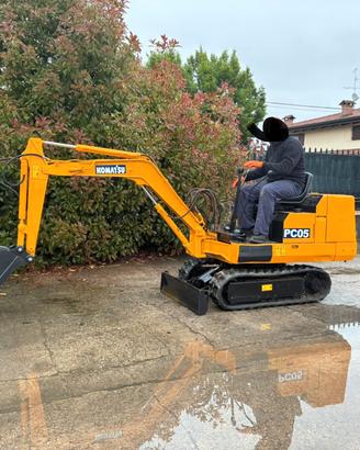 E297- ESCAVATOTRE KOMATSU PC 05