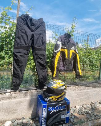 casco Shark e giacca con pantalone Spyke 