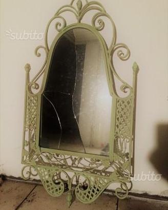 Specchio in ferro stile provenzale