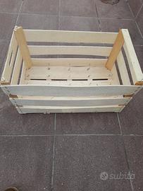 Cassette di legno per mele o patate.