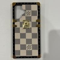 Cover iPhone 17 Louis Vuitton