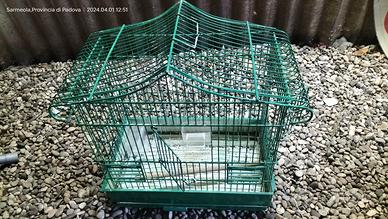 una gabbia per uccellini 