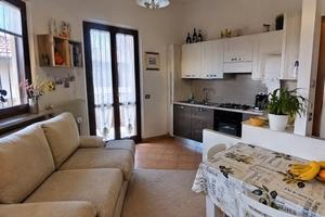 Bilocale con balcone a Brezzo di Bedero