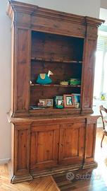 Credenza antica a doppio corpo in legno massello