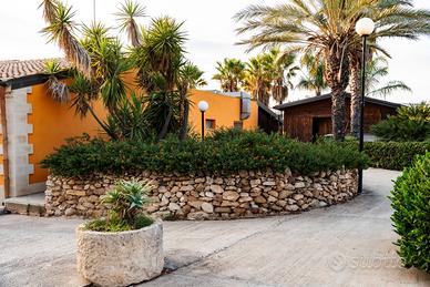 Antico Casale del '700 con 7 ettari di terreno - U