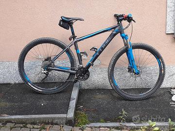 MOUNTAINE BIKE CUBE - CROSS COUNTRY