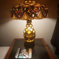 Scenografica Lampada  in stile Tiffany,