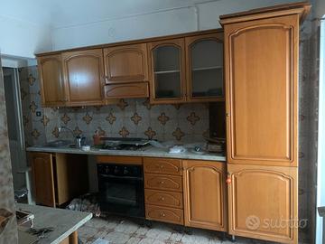 Cucina - pensili /armadietti/colonna frigo/Tavolo