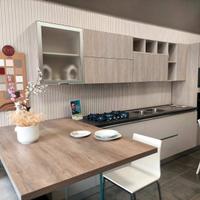 Cucina moderna con penisola  (rinnovo esposizione)