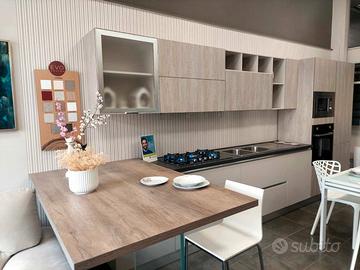 Cucina moderna con penisola  (rinnovo esposizione)