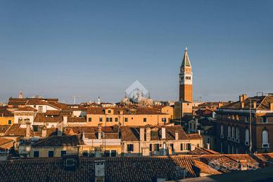 3 LOCALI A VENEZIA