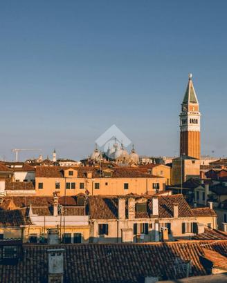 3 LOCALI A VENEZIA