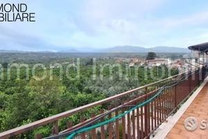 Grazioso appartamento mansardato a fiumefreddo