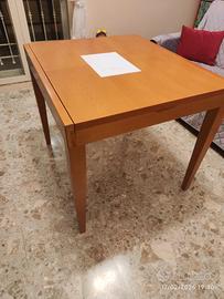 tavolo color noce arancio