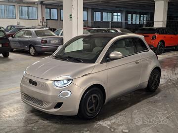 Fiat 500e 42kWh 118CV Giorgio Armani Berlina Km. 0